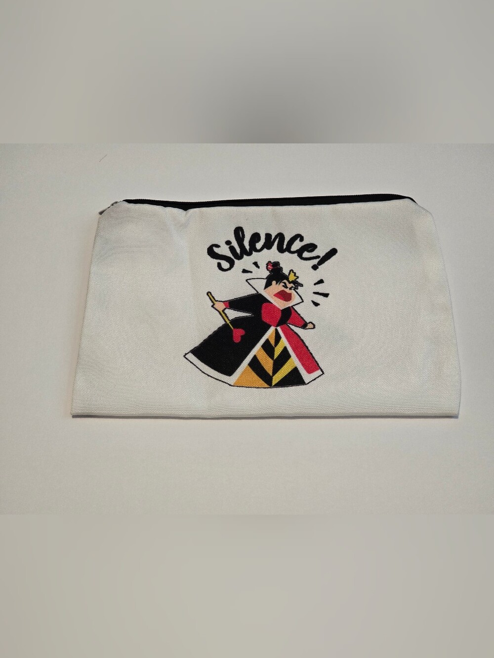 π°πβπ« NWT Alice in Wonderland Queen of Hearts Lined Bag & Disney Lip Balm Set - Picture 3 of 7